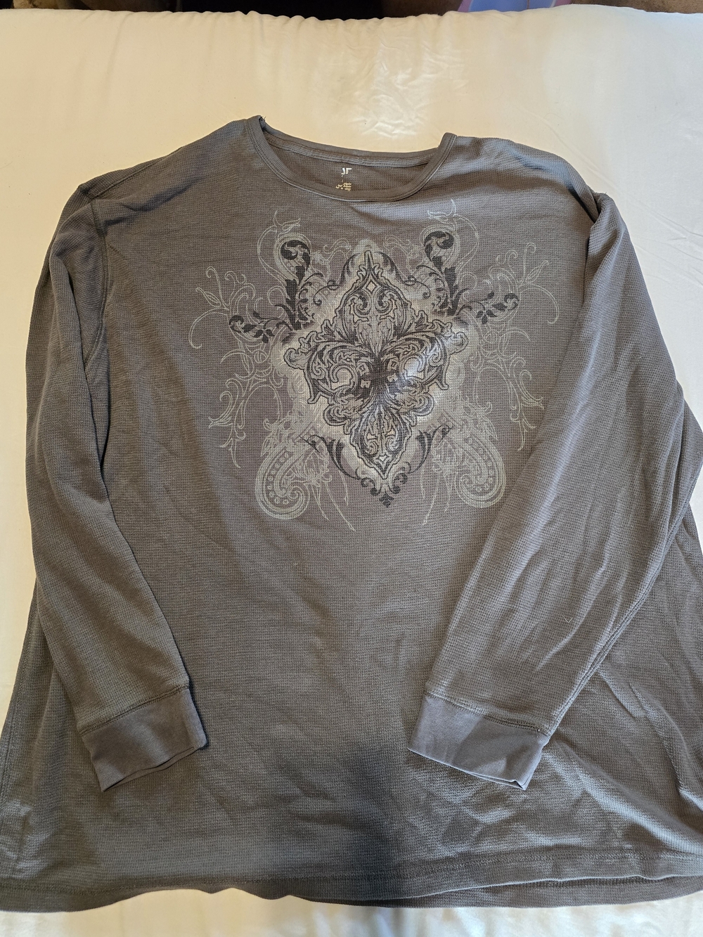 jf j.ferrar Men's Long-Sleeve Gray Graphic Tee
